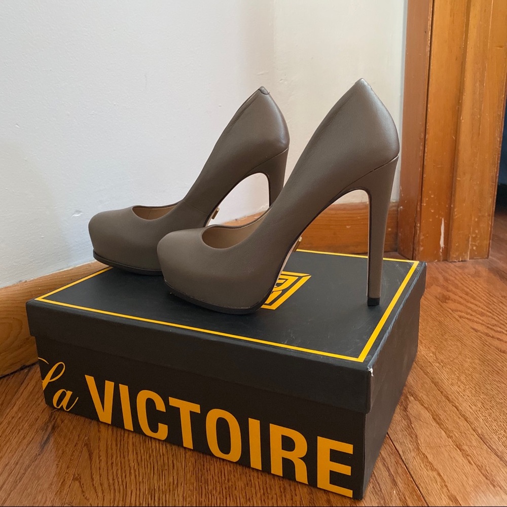 NWT Pour La Victoire Irina heels, size 6